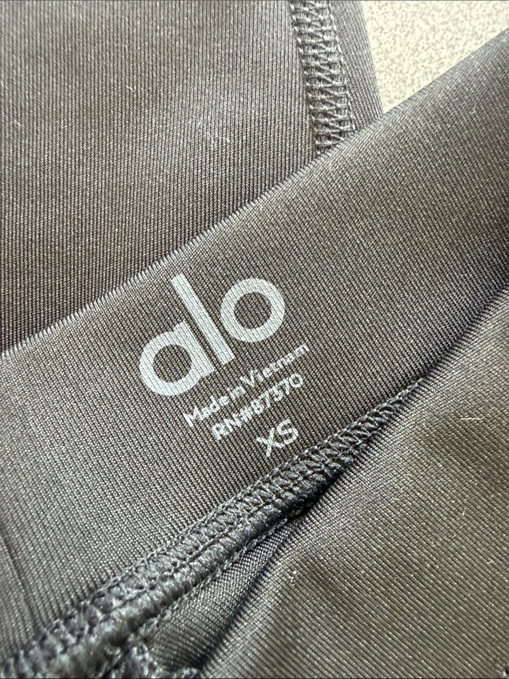 NWOT ALO Yoga Black High-Rise Zip Pocket Leggings - Picture 4 of 5
